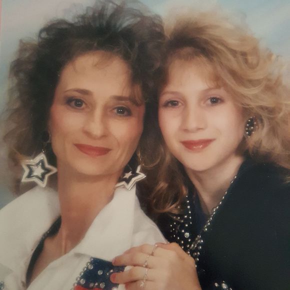 Meet your Posher, Sarah - Picture 1 of 1